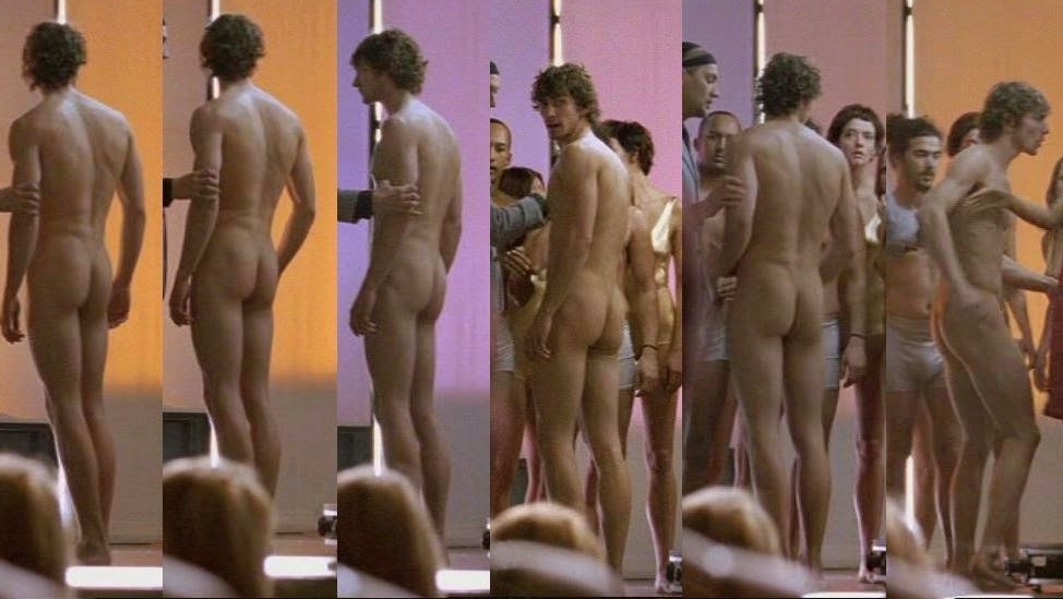 Los grandes desnudos de Michiel Huisman actor de Game of Thrones.